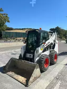 Cargadores compactas 2024 Bobcat S590 (1)