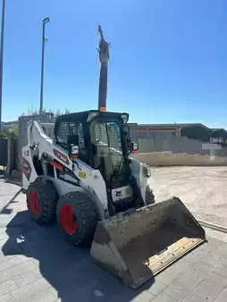 Cargadores compactas 2024 Bobcat S590 (2)