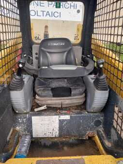 Kompakt rakodó 2003 Komatsu CK30 (3)