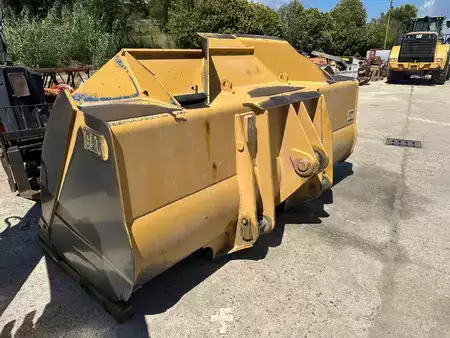Kerekes rakodó 2014 Caterpillar 966M (12)