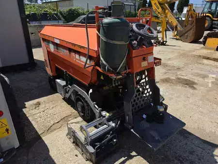 Finitrici gommate 2019 CM F175B (2)