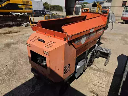 Finitrici gommate 2019 CM F175B (3)