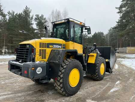 Pyöräkuormaajat 2015 Komatsu WA200PZ (3)
