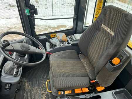 Pyöräkuormaajat 2015 Komatsu WA200PZ (5)