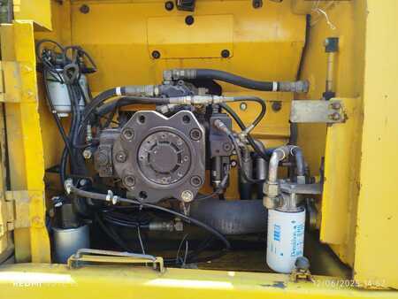 Beltegraver 2008 New Holland Construction E215B (8)