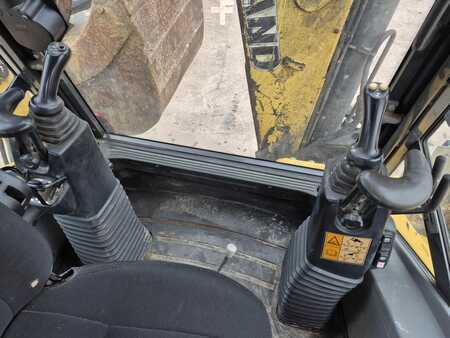 Starrer Baggerlader 2007 New Holland Construction LB115B (8)