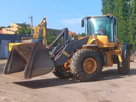 Radlader 2010 Volvo L120F (2)