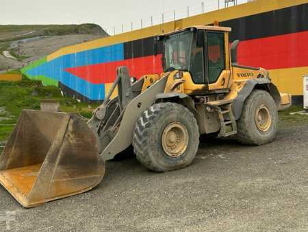 Kolové nakladače 2008 Volvo L120F (1)