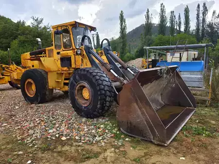 Carregadeira de rodas 1988 Volvo L120 (1)