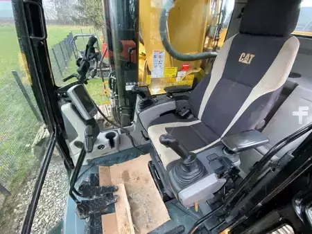 Bæltegraver 2016 Caterpillar 352FL Mono-Boom OilQuick OQ90 Hammerleitung (16)