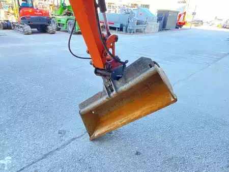 Minibagry 2017 Hitachi ZX 26U-5A CR Kurzheck Minibagger 2.7 Tonnen (13)