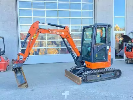 Minibagry 2017 Hitachi ZX 26U-5A CR Kurzheck Minibagger 2.7 Tonnen (2)