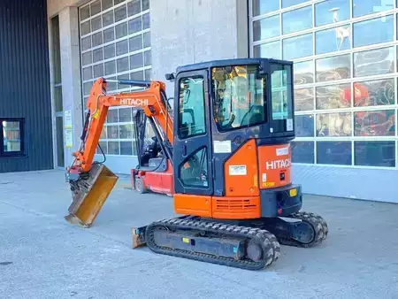 Minibagry 2017 Hitachi ZX 26U-5A CR Kurzheck Minibagger 2.7 Tonnen (6)