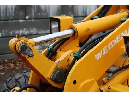 Kolové nakladače 2004 Weidemann P50 2006 (15)