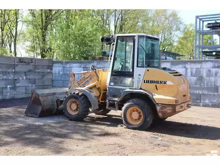 Kolové nakladače 2007 Liebherr L506 (3)