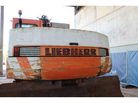 Liebherr A316
