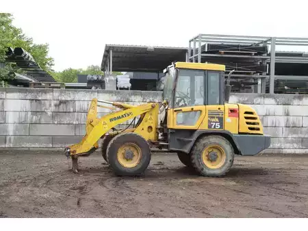 Pyöräkuormaajat 2002 Komatsu WA 75-3 (1)