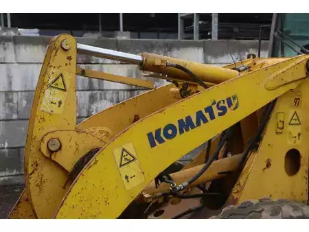 Pyöräkuormaajat 2002 Komatsu WA 75-3 (12)