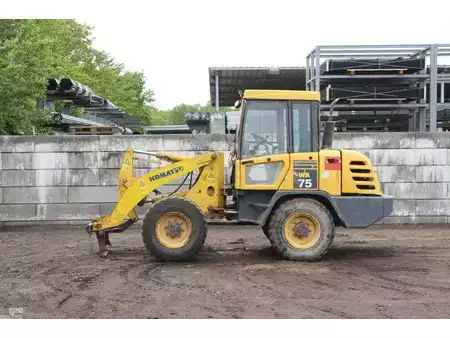Pyöräkuormaajat 2002 Komatsu WA 75-3 (2)