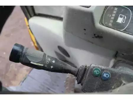 Pyöräkuormaajat 2002 Komatsu WA 75-3 (23)