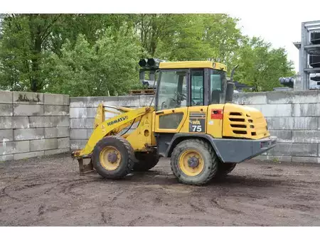 Pyöräkuormaajat 2002 Komatsu WA 75-3 (3)