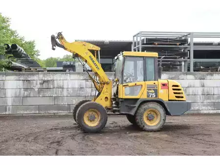 Pyöräkuormaajat 2002 Komatsu WA 75-3 (34)