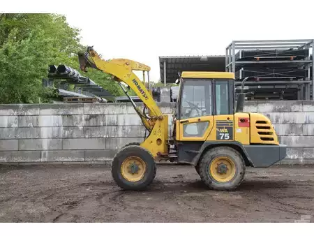 Pyöräkuormaajat 2002 Komatsu WA 75-3 (35)