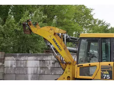 Pyöräkuormaajat 2002 Komatsu WA 75-3 (37)