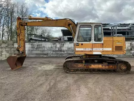 Pelles sur chenilles 1988 Liebherr R900B (1)