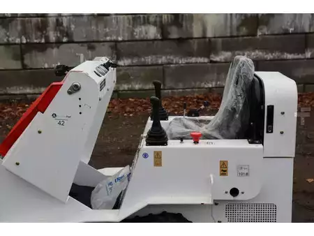 Chargeuse sur chenilles 2025 Machpro MP360 (21)