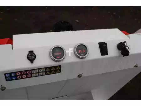 Chargeuse sur chenilles 2025 Machpro MP360 (24)