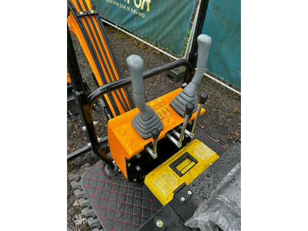 Minigraver 2024 Beartrac HT10 (14)