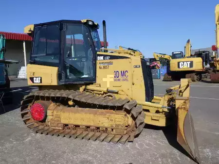 Pásové buldozery 2011 Caterpillar D3K (1)