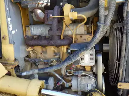 Pásové buldozery 2011 Caterpillar D3K (17)