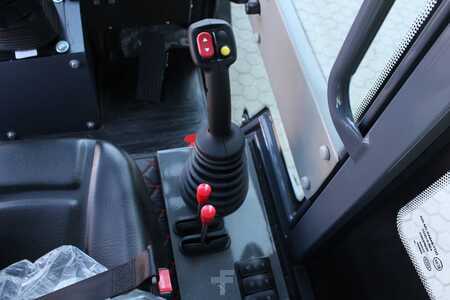 Cargadoras de ruedas 2024 [div] Optio 780H | MINIHJULLASTARE | KOMPAKTLASTARE (3)