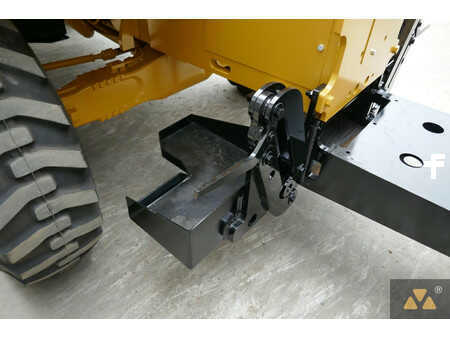 Caterpillar TH360B Welding Tractor