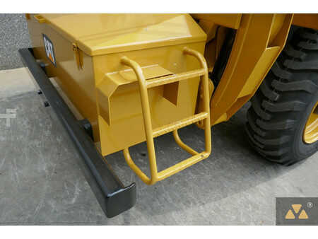 Caterpillar TH360B Welding Tractor