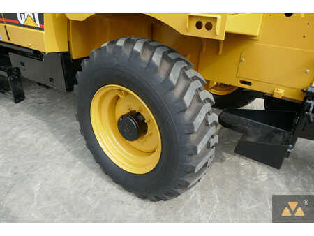 Caterpillar TH360B Welding Tractor