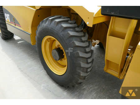 Caterpillar TH360B Welding Tractor