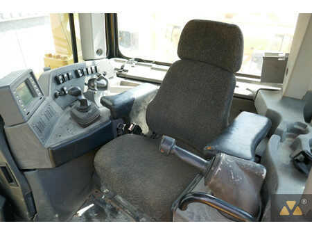 Outro 2015 Caterpillar D8T Pipe carrier (22)