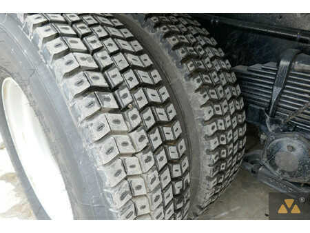 Autojeřáby 2007 Hino 700FY crane (28)