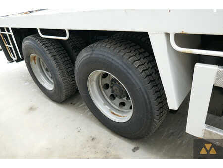 Autojeřáby 2007 Hino 700FY crane (30)