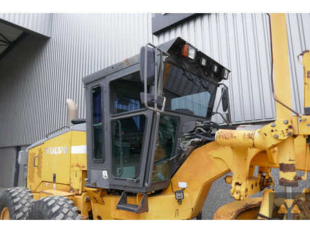Równiarki 2003 Volvo G720B (17)