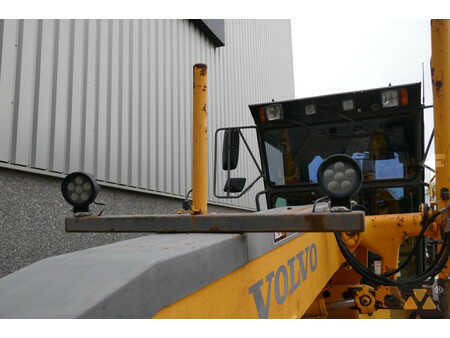 Równiarki 2003 Volvo G720B (21)