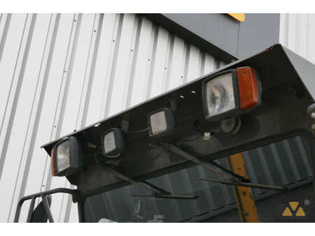 Równiarki 2003 Volvo G720B (22)