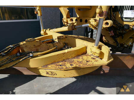 Osztályosok 2004 Caterpillar 143H (11)