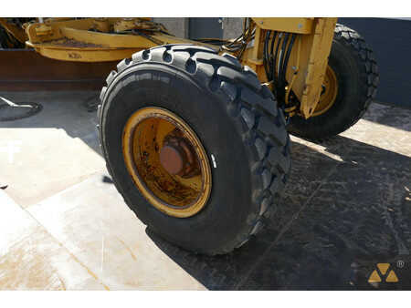 Osztályosok 2004 Caterpillar 143H (17)