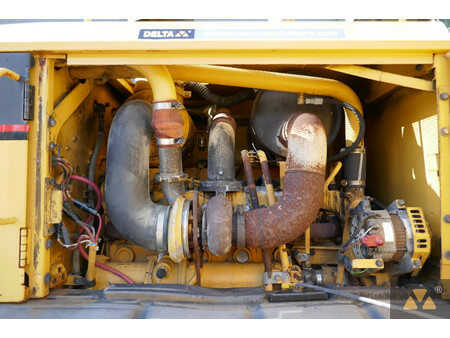 Osztályosok 2004 Caterpillar 143H (22)