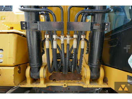 Caterpillar 320FL