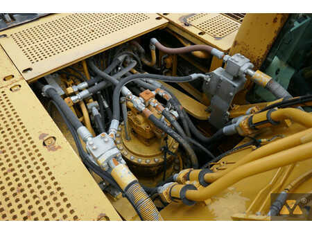 Rupsgraafmachines 2005 Caterpillar 330CL (17)